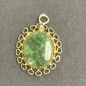 Jade pendant 10mm